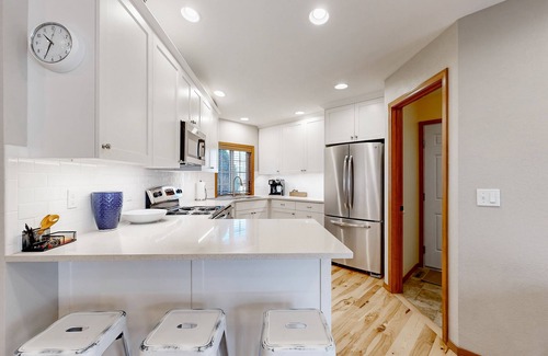 Southeast Boise Casa | Relaxing retreat with a gas fireplace, fenced yard, patio, & washer/dryer
