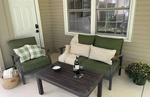 Radnor Casa | Relaxing River House Retreat