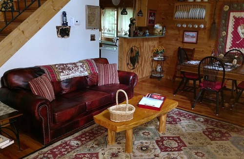 Rutherfordton Cabina | La relajante cabaña de troncos 'Riverdance' está a 2, 7 millas del Tryon Equestrian Resort