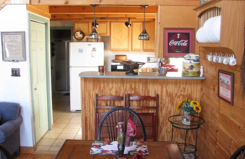 Rutherfordton Cabina | La relajante cabaña de troncos 'Riverdance' está a 2, 7 millas del Tryon Equestrian Resort