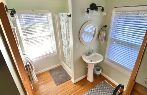 Mars Hill Casa | Relaxing Riverfront Cottage Near Asheville, NC