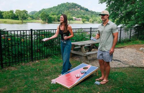 Bellevue Casa | Relaxing Riverfront Family Escape w Private Dock