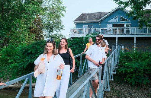 Bellevue Casa | Relaxing Riverfront Family Escape w Private Dock
