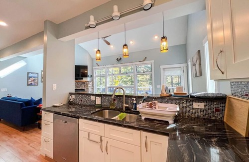 Intervale Casa | Relaxing Riverside | Minutes to Hiking + Rivers!