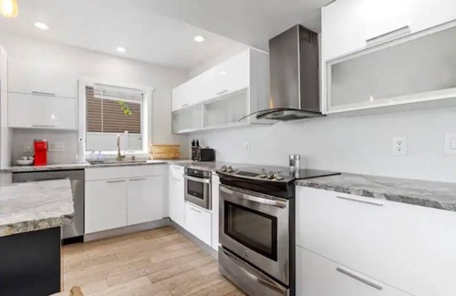 Loves Park Casa | Relaxing Riverside Stay w HotTub