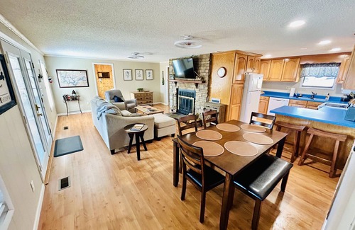 Arley Casa | Relaxing Rock Creek Cottage on Smith Lake