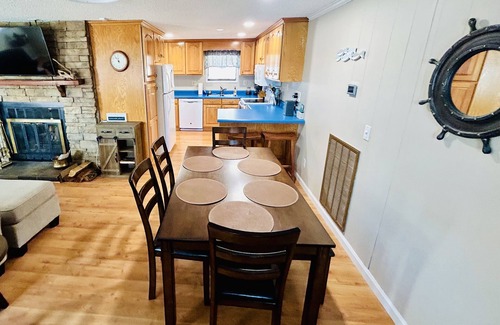 Arley Casa | Relaxing Rock Creek Cottage on Smith Lake