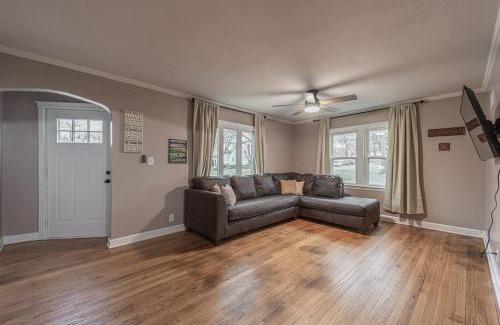 Rockford Casa | Relaxing Rockford Stay 3 br 1 bath in the heart of Northern Illinois Family Friendly