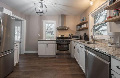 Rockford Casa | Relaxing Rockford Stay 3 br 1 bath in the heart of Northern Illinois Family Friendly