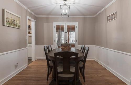 Rockford Casa | Relaxing Rockford Stay 3 br 1 bath in the heart of Northern Illinois Family Friendly