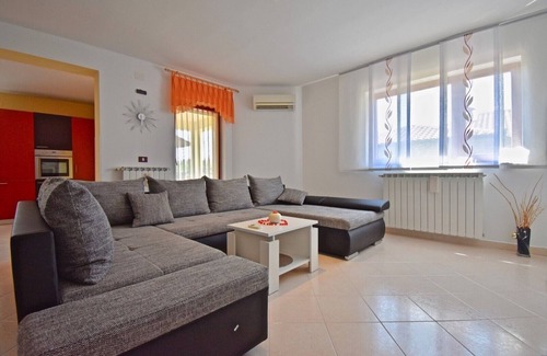 Nedescina Apartamento | Relaxing rural apartment with playground and grill
