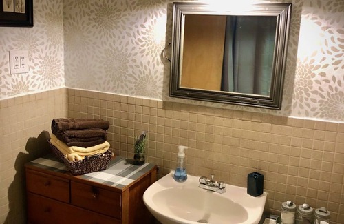 Cattail Creek Cabina | Relaxing Rustic Couples Getaway on Cattail Creek