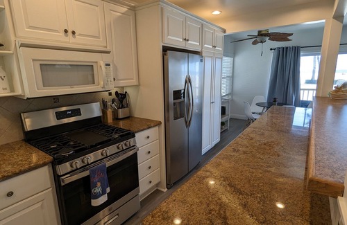 Old Towne Casa | Relaxing, Small-Town Feels, Beach House - ON the beach!
