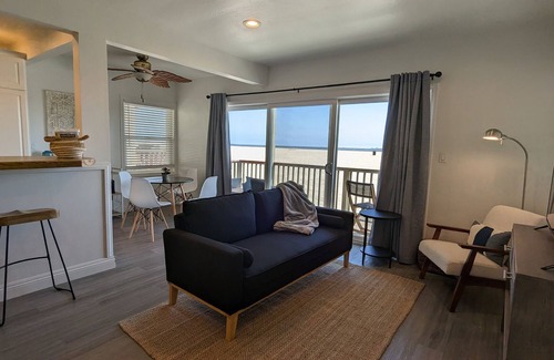 Old Towne Casa | Relaxing, Small-Town Feels, Beach House - ON the beach!