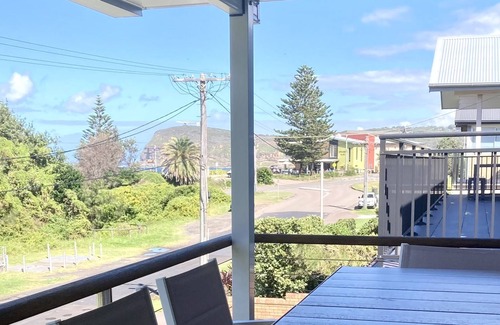 Copacabana Casa | Relaxing & spacious holiday home, 2 minute walk to beach