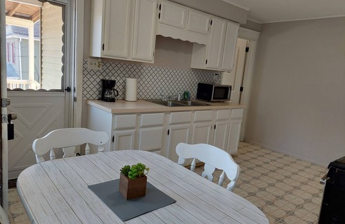 Wilkes-Barre Apartamento | Relaxing Spot in Wilkes-Barre with Private Parking