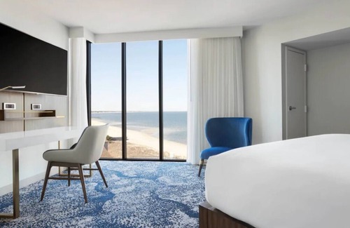 Northeast Virginia Beach Hotel | Relaxing Stay! 4 Convenient Units, Onsite Pool, Close to Cape Henry Lighthouse