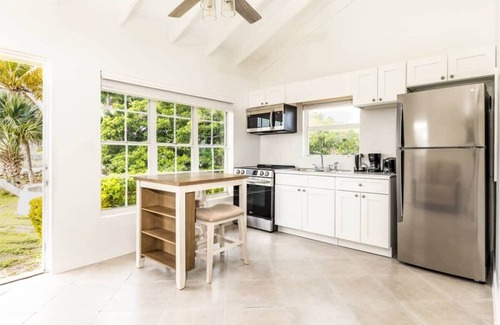 Bottle Creek Apartamento | Walk to Beach & Shops - High Rock House w/ Kitchen