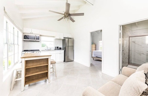 Bottle Creek Apartamento | Walk to Beach & Shops - High Rock House w/ Kitchen
