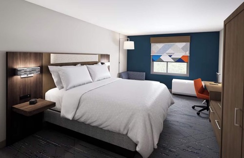 West Kissimmee Hotel | Relaxing Stay with Easy Disney Parks Access | 5 Pools & Free Shuttle!