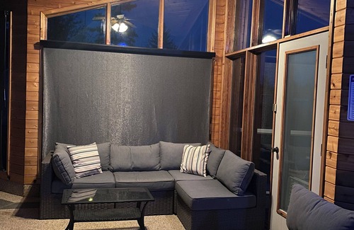 Lacombe Cabina | Relaxing Stay: Your Own Pool, Hot Tub, Gazebo, Gym & More!