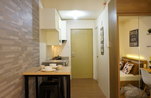 Pio del Pilar Apartamento | Relajante unidad de estudio con balcón Makati