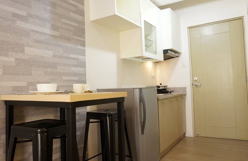 Pio del Pilar Apartamento | Relajante unidad de estudio con balcón Makati