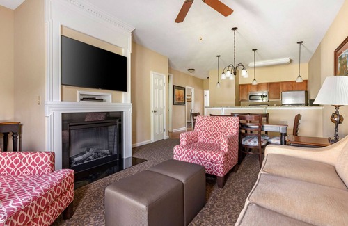 Berkeley Hotel | Relaxing Suite Perfect for Family Vacations w/ Kitchen and Pools!