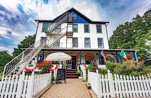 Milford Casa | Relaxing Suite | Retreat Steps from Milford Downtown Buzz