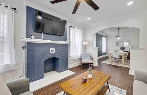 St. Louis Apartamento | Relaxing & Sunny Apt. Great 4 long stays!