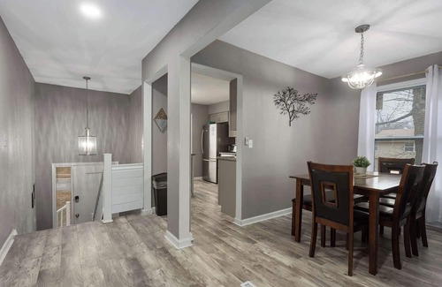 Lenexa Casa | Relaxing Townhome in OP|4BR all KING beds