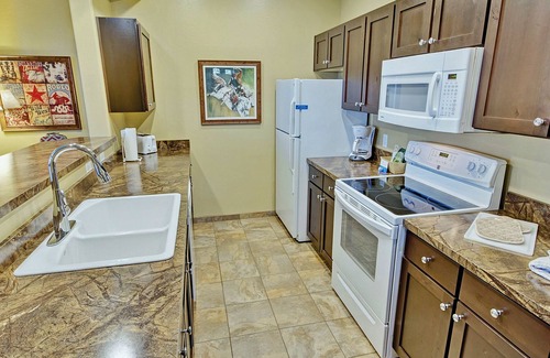Heber Condominio | Relaxing vacation, Condo resort, Bison Ranch