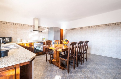 Carvoeiro Villa | Relaxing villa w/ BBQ & heatable pool, Albufeira