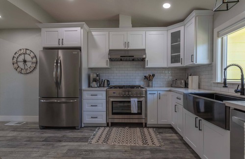 Graton Casa | Relaxing Vineyard View, Rooftop Deck & Game Room