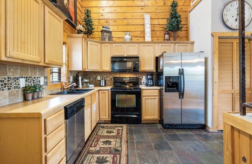 Branson Theater District Cabina | Relaxing Walk-in Cabin in Branson Theatre District, Golf and Ticket Discounts