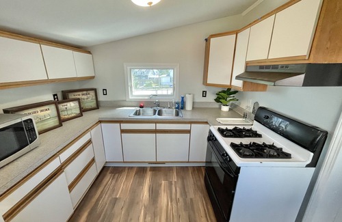 Onset Casa | Relaxing Water view Onset Beach 3 bedrooms walking distance to everything