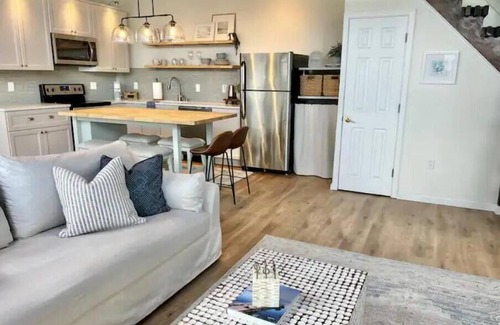 Lake Shore Apartamento | Relaxing Waterfront Apartment!