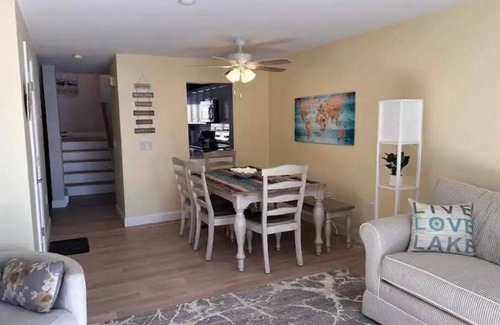Laconia Casa | Relaxing Winnipesaukee Condo!
