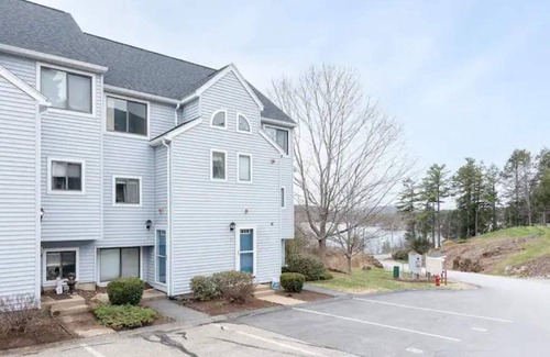 Laconia Casa | Relaxing Winnipesaukee Condo!