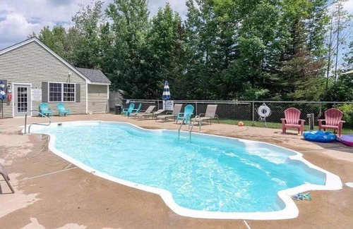 Laconia Casa | Relaxing Winnipesaukee Condo!