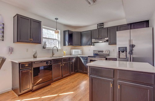 East Highland Park Casa | Relaxing wooded getaway and explore historic city with contemporary flair.