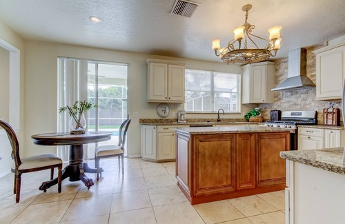 Westchase Casa | Relocating???? (5/3) w/pool