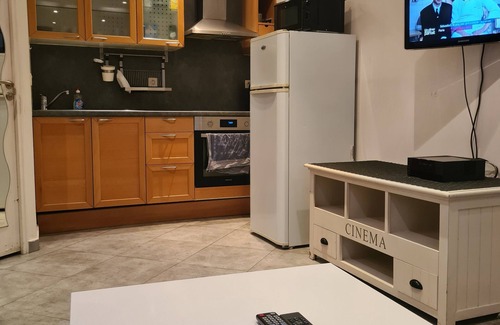 Plateau — Pyramide Casa | Remarkable 1-Bed House in Athis-Mons