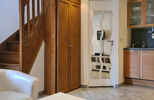 Plateau — Pyramide Casa | Remarkable 1-Bed House in Athis-Mons