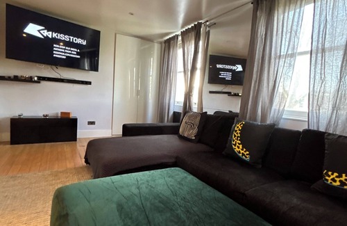 Oval Apartamento | Remarkable 2-bed House in London