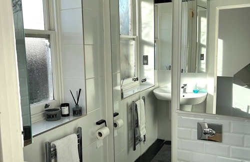 Oval Apartamento | Remarkable 2-bed House in London