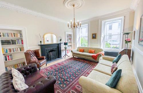 Tollcross Apartamento | Remarkable 5BR Townhouse with Garden, Sleeps 12