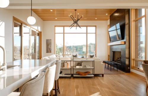 Tuhaye Casa | Remarkable Home in Tuhaye with Private Hot Tub, Golf Course Views, Tasteful Interior Design