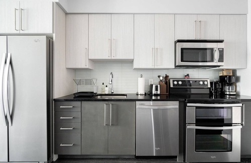 Ballston Apartamento | Remarkable Virginia Square 1BR w/ Gym, nr GMU & Shops, by Blueground