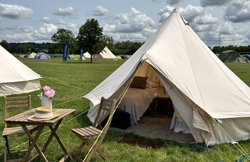 Henley-on-Thames Alquiler De RV | Remenham Farm Glamping Tent 1 - During Henley Royal Regatta 2024